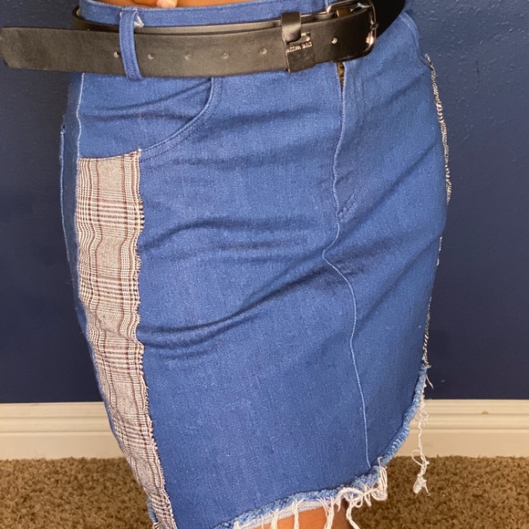 Skirt w/ plaid detailing - Picture 2 of 4